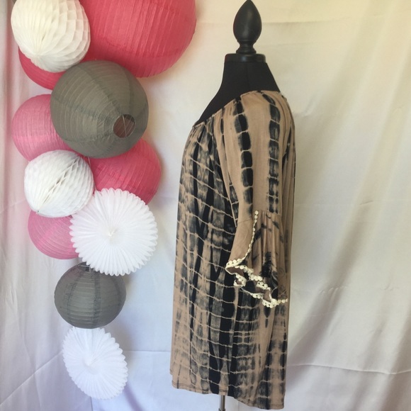 Tunic - Picture 2 of 3